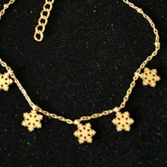 Dainty Dangling Snowflake Bracelet-NWT - Picture 3 of 4
